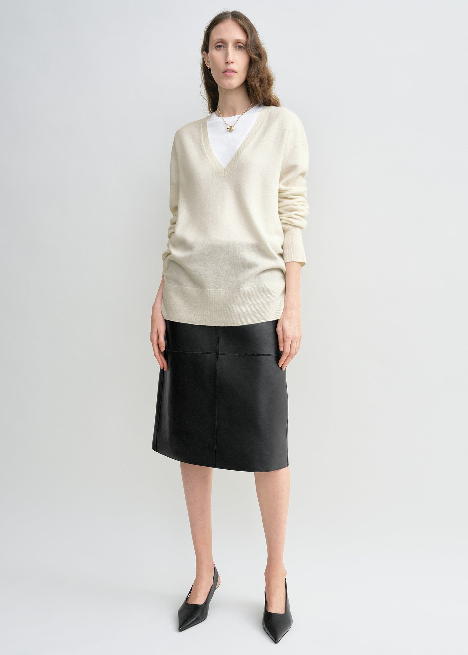Cashmere V-neck knit ecru