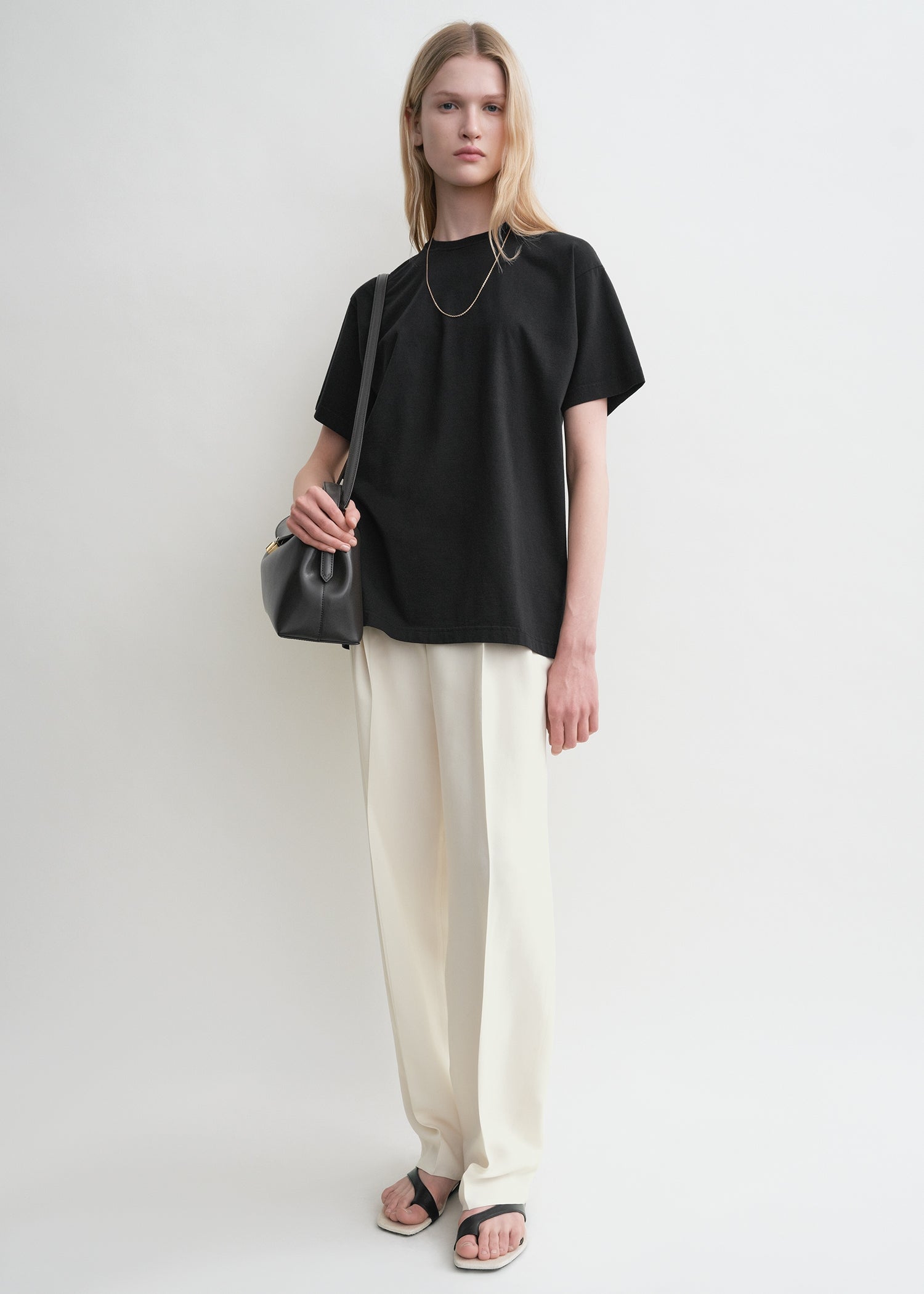 Straight cotton tee black
