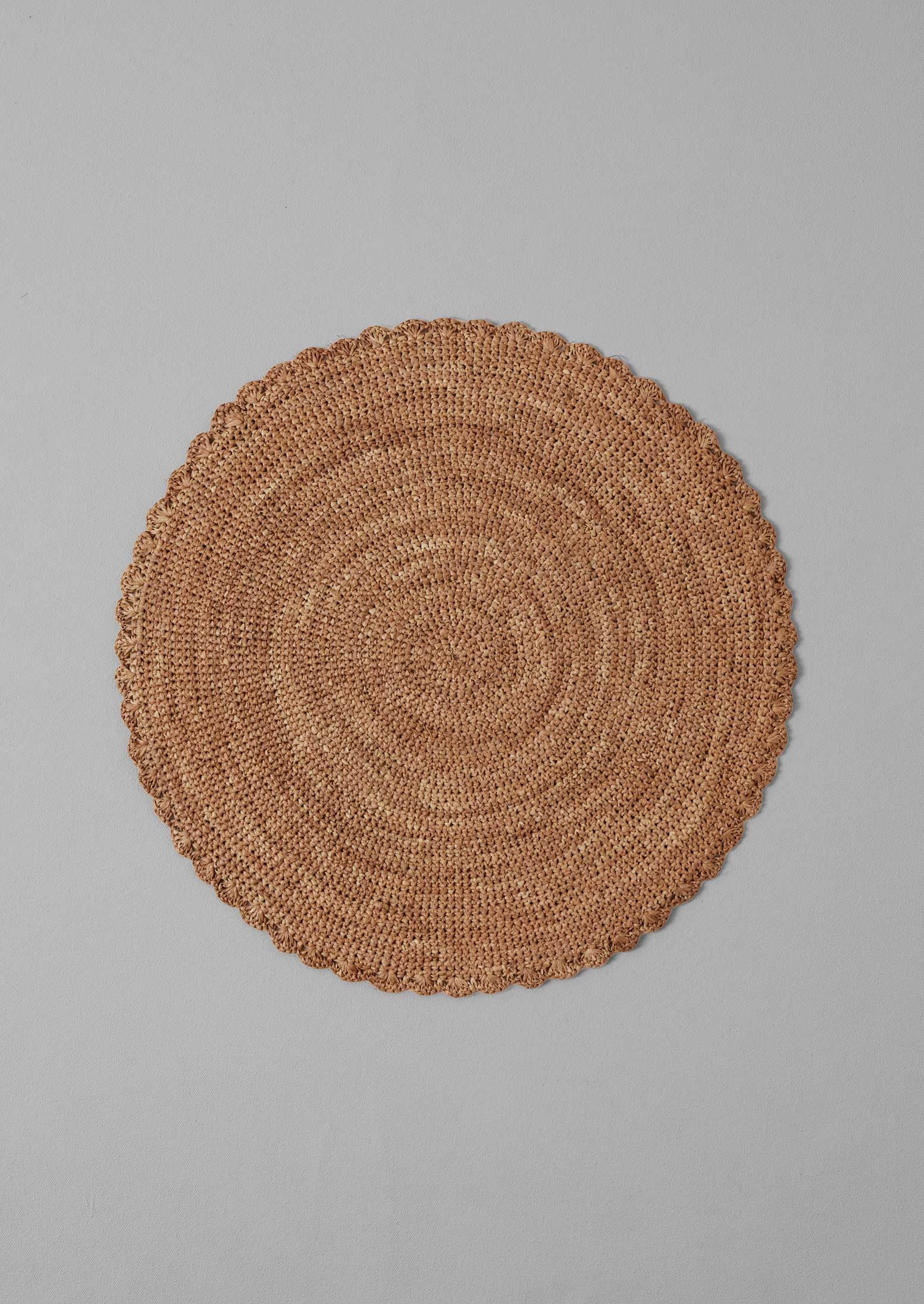 Scalloped Edge Raffia Placemat | Shell